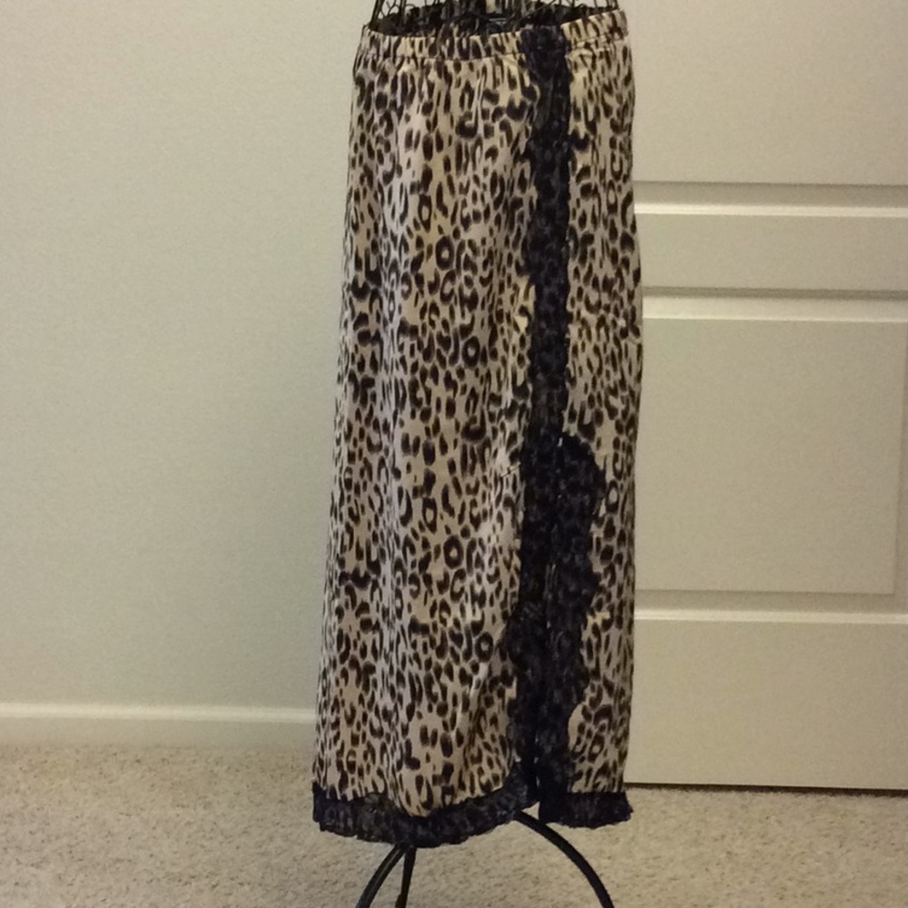 Francesca’s Free as a bird NWT leopard skirt